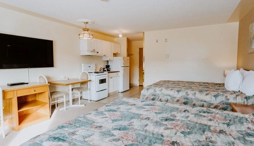 Room, 2 Queen Beds, Kitchenette