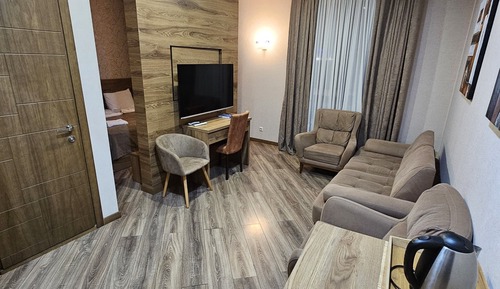 Deluxe Studio Suite