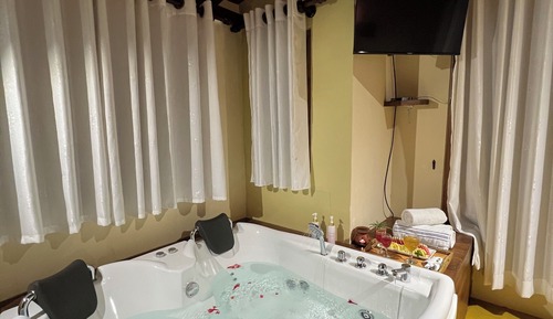 Superior Double Room, Bathtub