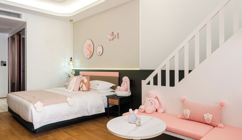 Romantic Studio Suite