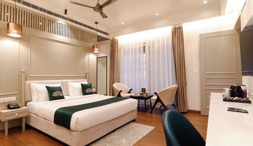 Junior Suite, Bathtub, City View