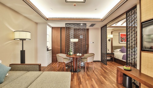 SSAW Suite with a King-size bed