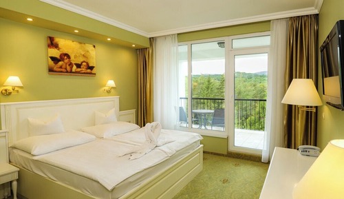 Family Double Room, Pool View