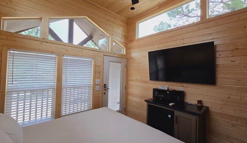 Luxury Suite, 1 King Bed, Patio, Mountain View