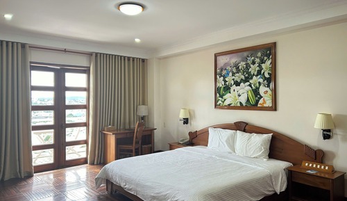 Deluxe Room, 1 King Bed, City View