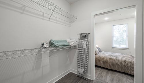 Larger 1-bed Apt., Ground level, Sunnyside, TH03