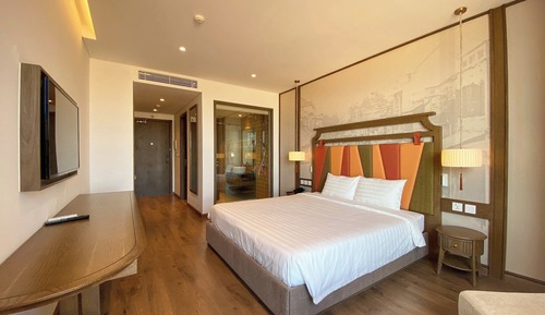 Premium Room, 1 King Bed with Sofa bed, Partial Ocean View, Sea Facing