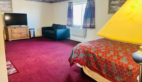 Room, 1 King Bed, Non Smoking, Jetted Tub