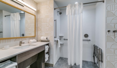 Studio Suite, 2 Queen Beds, Roll-in Shower