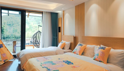 Family Condo, 4 Bedrooms, Courtyard View