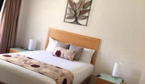 Two Bedroom Apartment with Courtyard