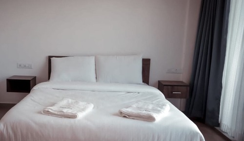 Comfort Single Room, Balcony, Garden View