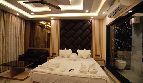 Deluxe Double Room with Side Sea View