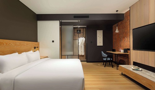 Deluxe Room, 1 King Bed, Non Smoking