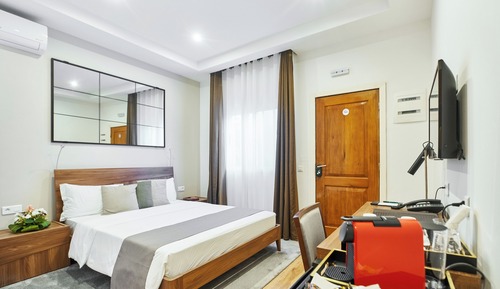Standard Double Room, 1 Queen Bed, Non Smoking, Courtyard View