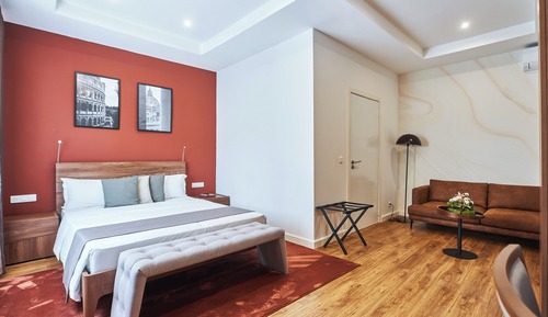 Junior Studio Suite, 1 Queen Bed, Non Smoking, Courtyard View