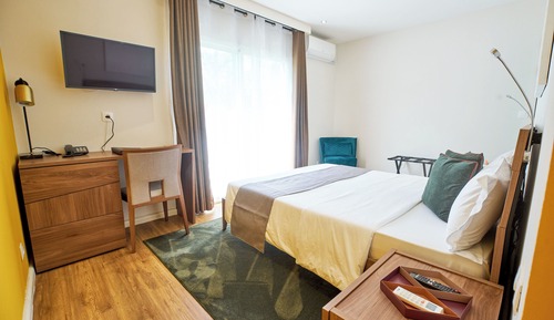 Superior Double Room, 1 Queen Bed, Non Smoking, Courtyard View