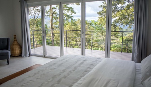 Luxury Studio Suite, 1 King Bed, Mountain View