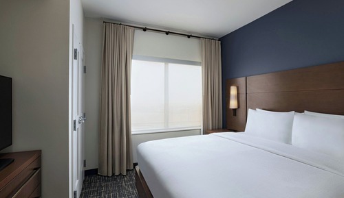 Studio Suite, 1 King Bed with Sofa bed (Mobility Accessible, Tub)