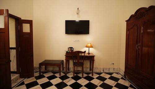 Presidential Suite, Courtyard View
