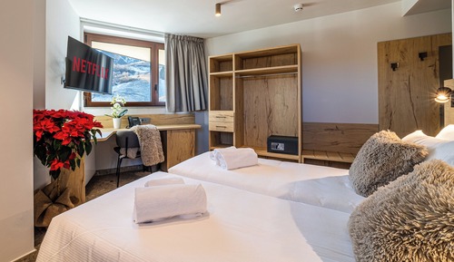 Deluxe Double or Twin Room