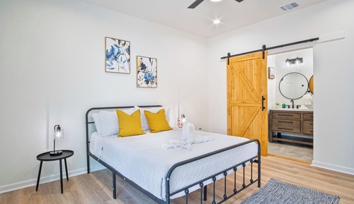 House (4 Bedrooms)