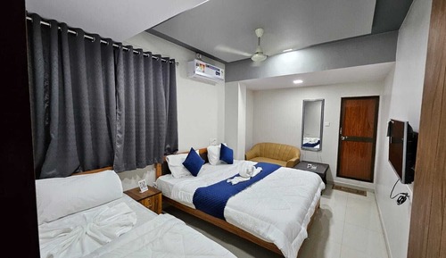 Deluxe Triple Room, 1 Bedroom, Non Smoking, City View
