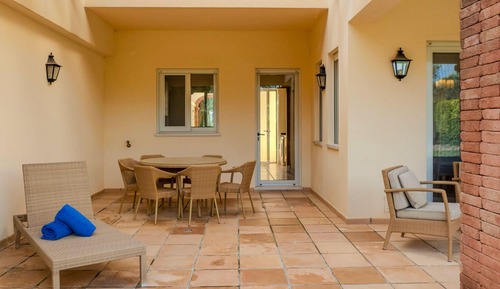 Villa, Smoking