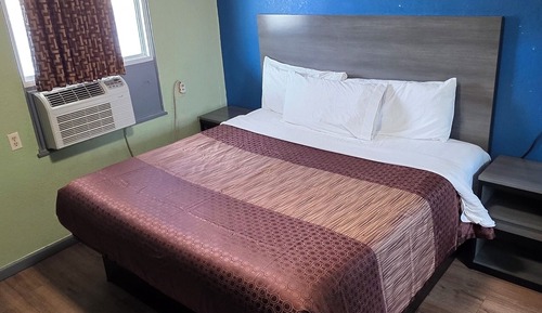 Single Room, 1 King Bed, Smoking