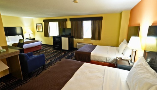 Family Studio Suite, Non Smoking (3 Queen Beds)