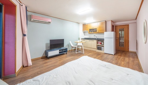 Basic Room, 3 Bedrooms (B Building 2st Floor Full Rental)