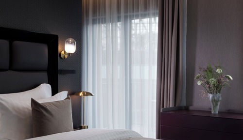 Diplomat Corner Suite