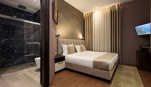 Deluxe Double Room, Garden View