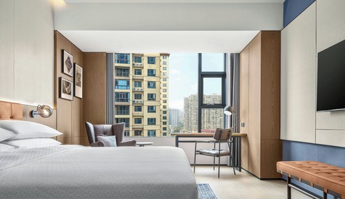 Business Room, 1 King Bed, City View