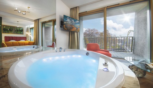 Apartment with jacuzzi Deluxe with river view