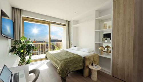 Studio with balcony and river view