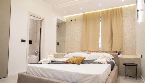 Suite monolocale di lusso con vista sulle montagne e balcone (Fuoco 1)