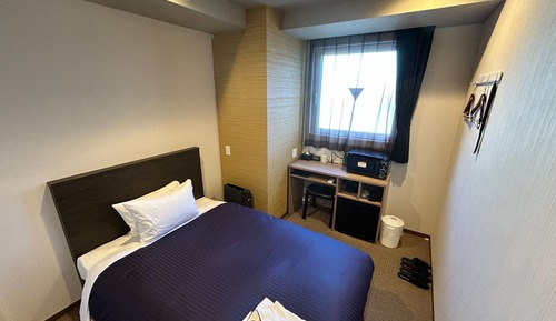 Double Room, Smoking