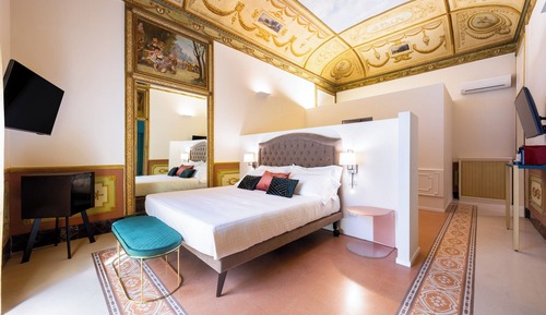 Deluxe Suite, Balcony, City View