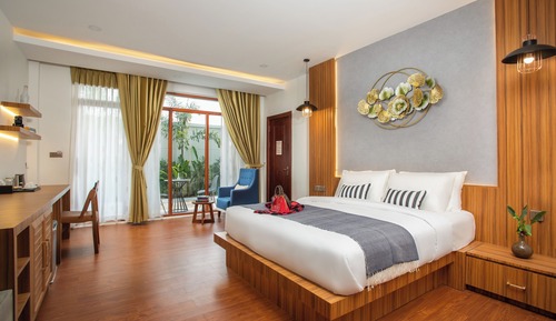 Junior King Suite with Balcony