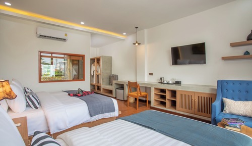 Deluxe Family Suite Private Balcony