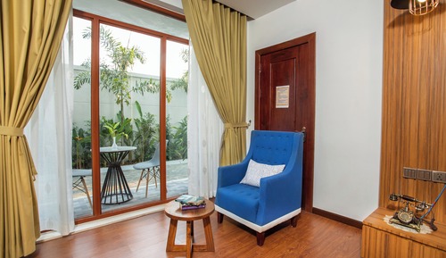 Deluxe King Suite Private Balcony