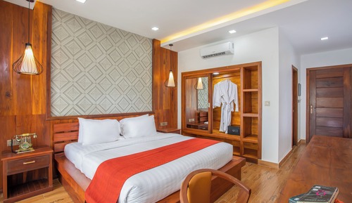 Deluxe King Studio with Balcony