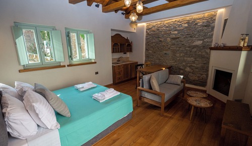 Junior Studio Suite, Courtyard View