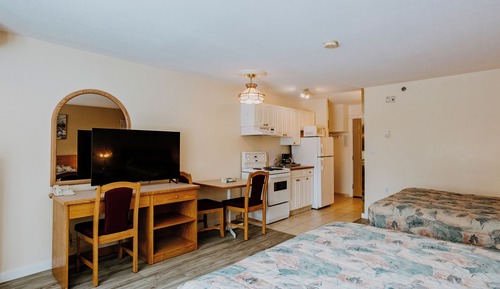 Room, 2 Queen Beds, Kitchenette