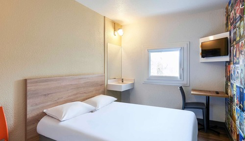 Room (Tandem)