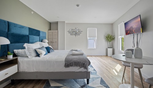 Room, City View