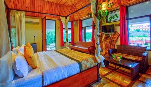 Luxury Studio Suite, Valley View