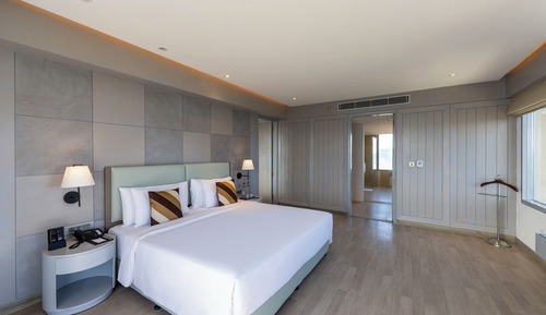 Presidential Suite, 1 King Bed, Mountain View (Private Balconies)