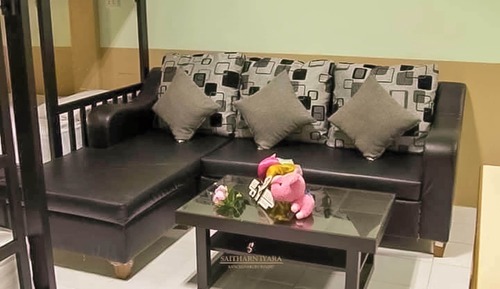 10-Bed Mixed Dormitory Room